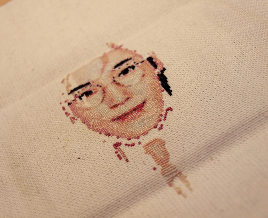 San (retrato), 2021. Micro punto de cruz sobre lona costeña, hilo mercerizado de algodón tipo mouliné marca DMC.