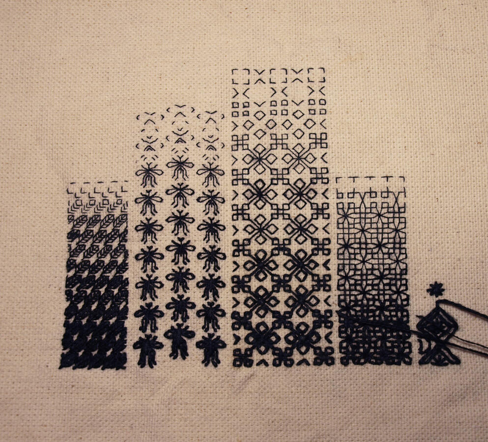 Ejercicios de blackwork, 2021. Blackwork sobre lona costeña, hilo mercerizado de algodón tipo mouliné marca DMC.
