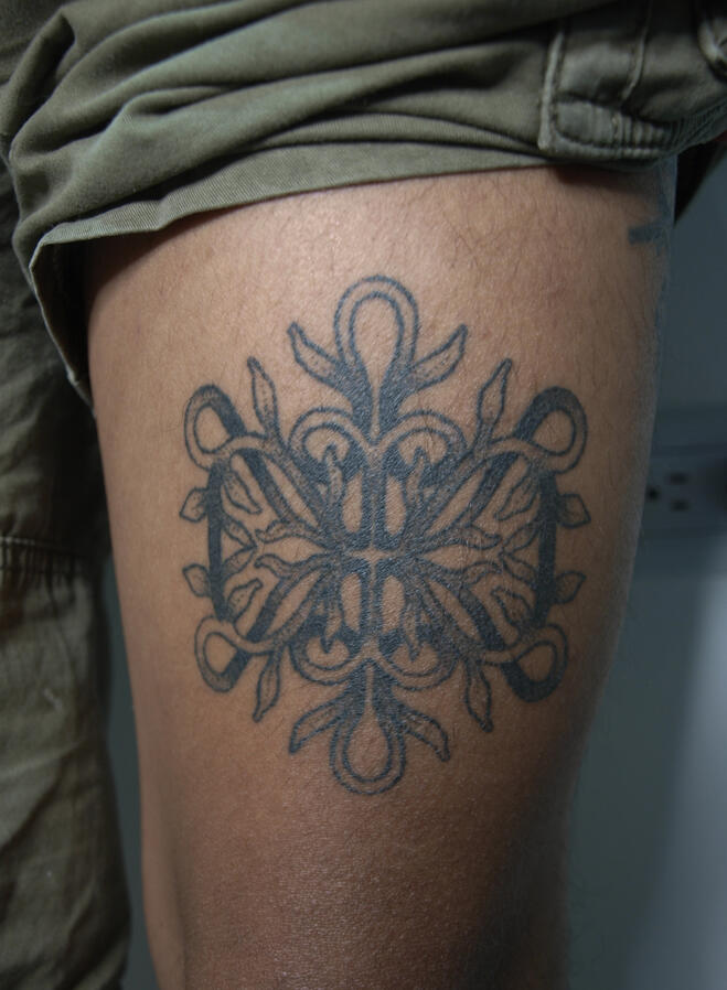 Tatuaje cicatrizado, handpoke (2024)
