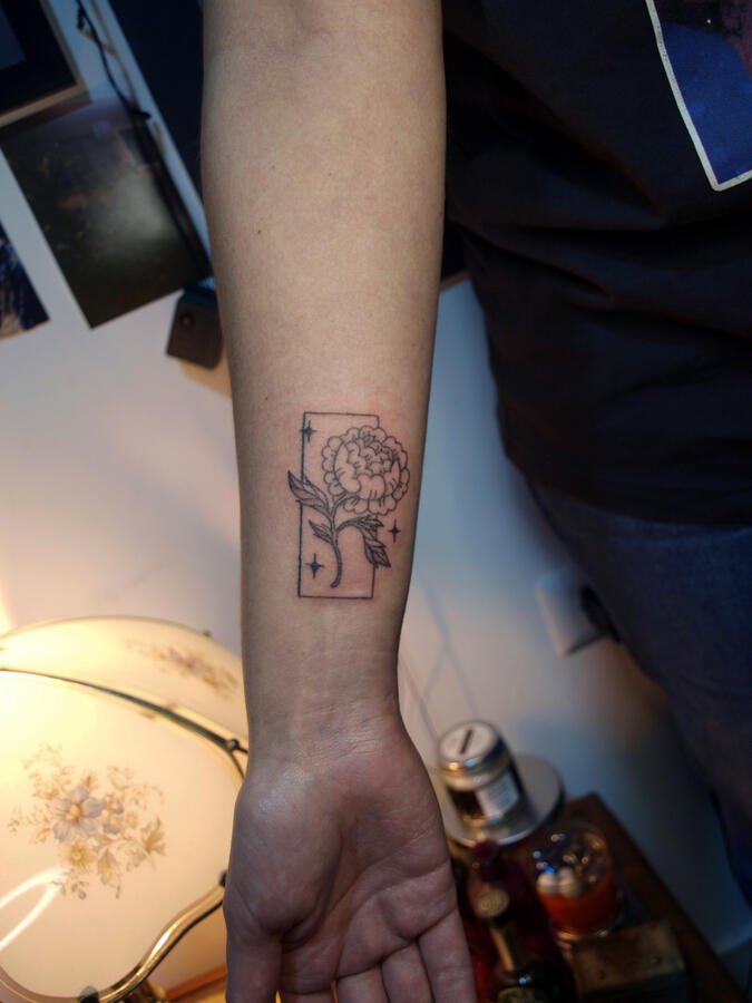 Tatuaje recién hecho, handpoke (2024)