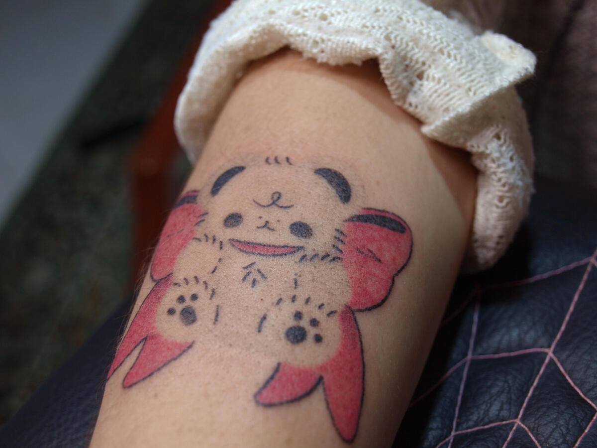 Tatuaje recién hecho, handpoke (2024)