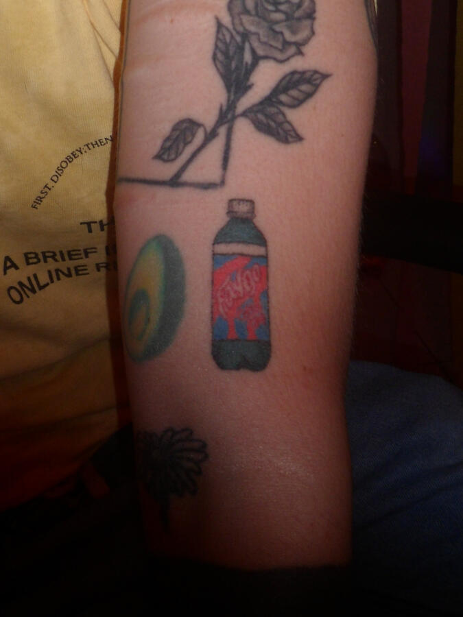Tatuaje cicatrizado, handpoke (2023)
