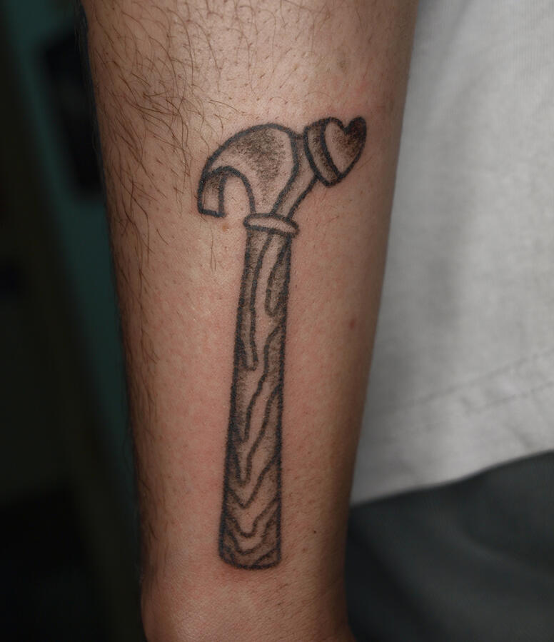 Tatuaje recién hecho, handpoke (2025)