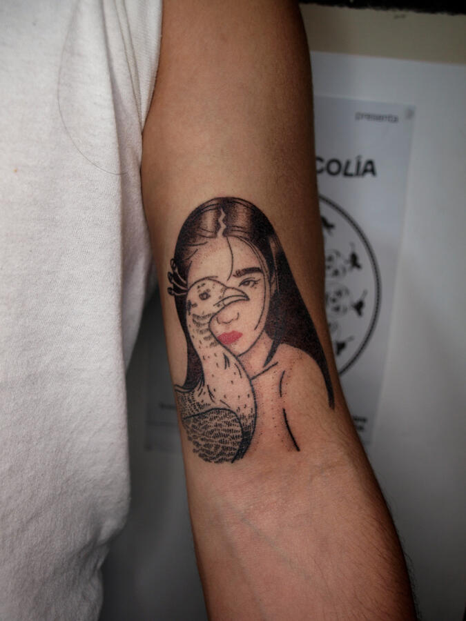 Tatuaje recién hecho, segunda sesión de tres, handpoke (2025)